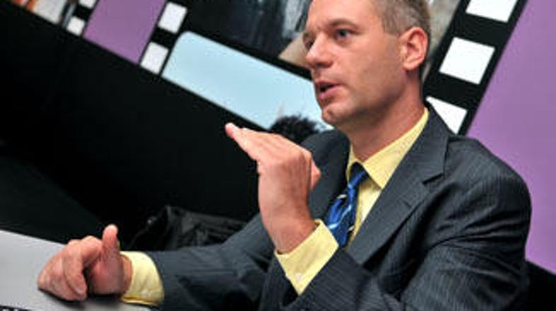 Po besedah Sama Lubeja bi morali za otroke začeti varčevati čim prej.