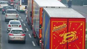 Avtoprevozniki zahtevajo večjo pretočnost na avtocestah. Če njihovim zahtevam ne