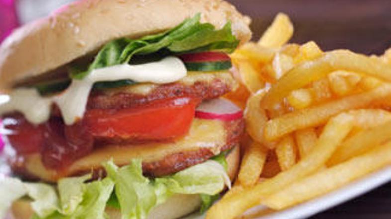 Če jeste hitro pripravljeno hrano, se bo povišala verjetnost, da boste dobili Al