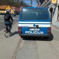 pOLICIST NA PLOČNIKU