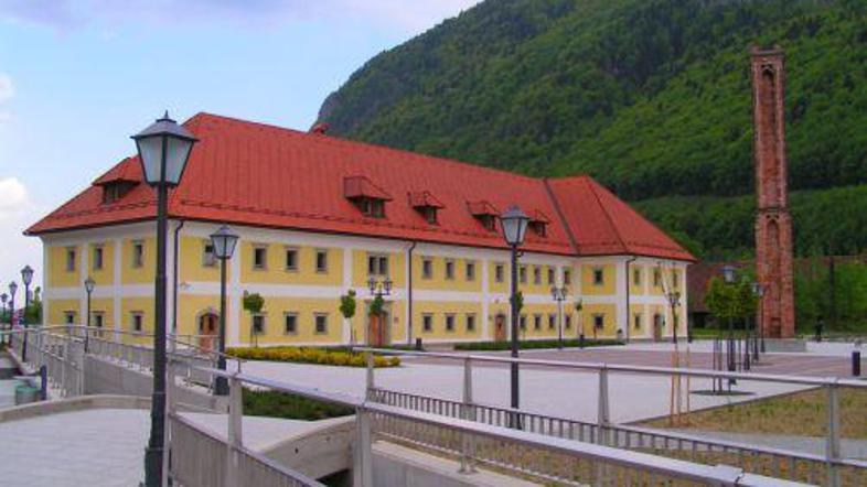 Novi trg postaja prizorišče družabnega utripa prebujajočega se mesta.