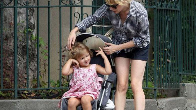 Matilda na potepu z mamo Michelle