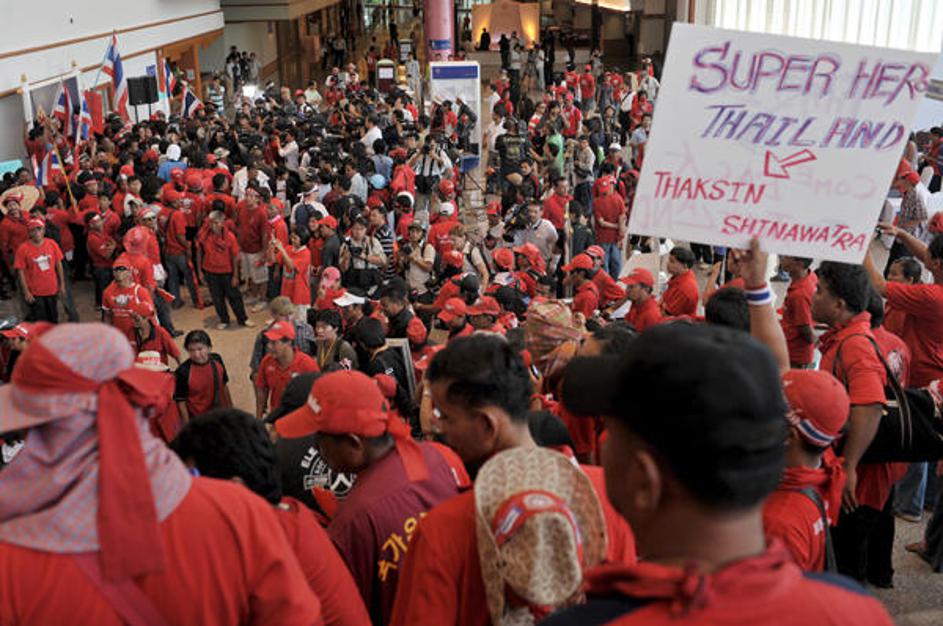 Najmanj 1000 protestnikov je vdrlo v luksuzni hotel v tajskem letovišču Pattaya,