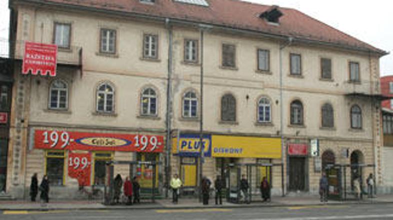 Zunanjost in notranjost Kolizeja je že precej načel zob časa. Študija investitor