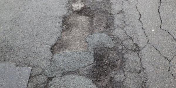 Računsko sodišče državi: Trošarine za goriva namenite za zakrpanje lukenj  - Žurnal24