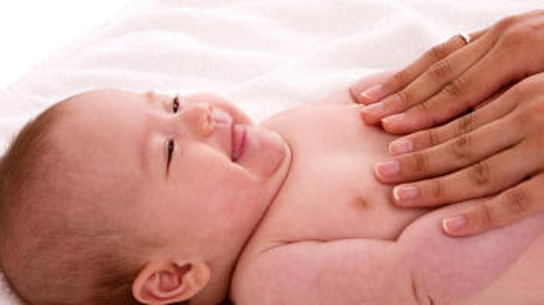 Naj v masaži uživa tudi vaš dojenček.