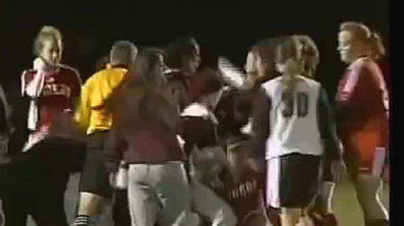 V žensem nogometu smo priča vse večjemu nasilju. FOTO: You Tube