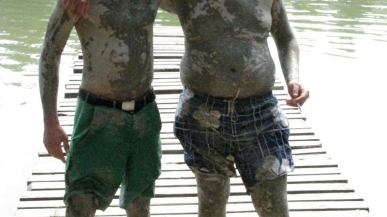 Kakovost vode v kokriškem Čukovem bajerju je ZZV preverjal 17. junija. Voda je b