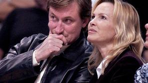 Prikupna in s stavami zasvojena izbranka Wayna Gretzkyja Janet Jones.