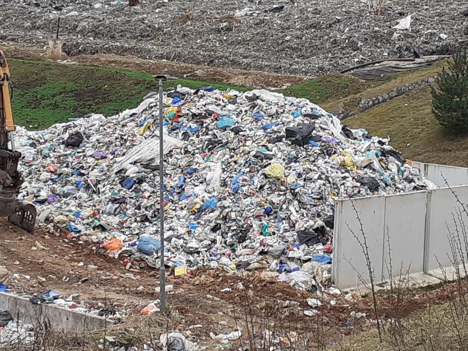 neprevzeta komunalna odpadna embalaža smeti odpadki