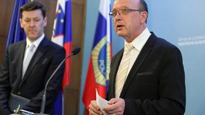 slovenija 10.04.2012 Vinko Gorenak, Robert Marolt, novinarska konferenca ministr