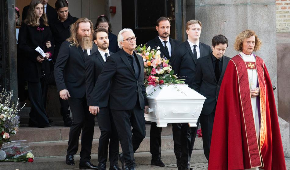 Nova razkritja o pogrebu princesinega bivšega moža dvigujejo prah