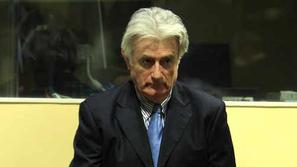 Čeprav naj bi se Karadžić s Holbrookom dogovoril o imuniteti, so pri njegovi are
