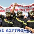 Grški gasilci protestirajo v mestu Thessaloniki