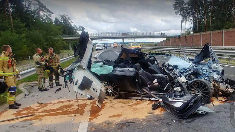 Prometna nesreča na avtocesti smrt nalet tovornjak