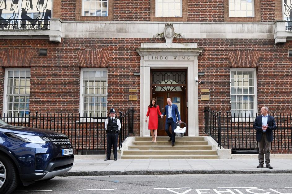 Princ William in land rover