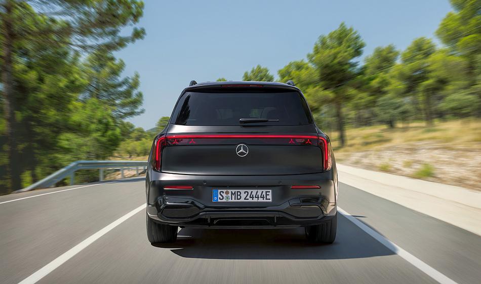 Takšen je novi Mercedes-Benzov električni SUV za sedem potnikov