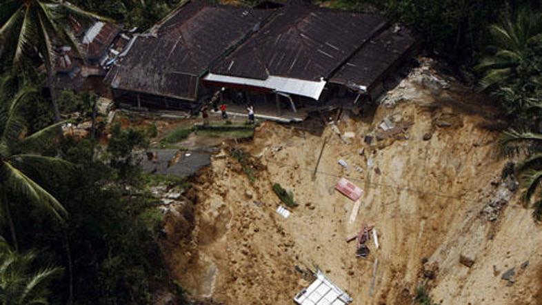 Domačine čaka zdaj obnova domov, nekateri bodo morali zgraditi popolnoma nove hi