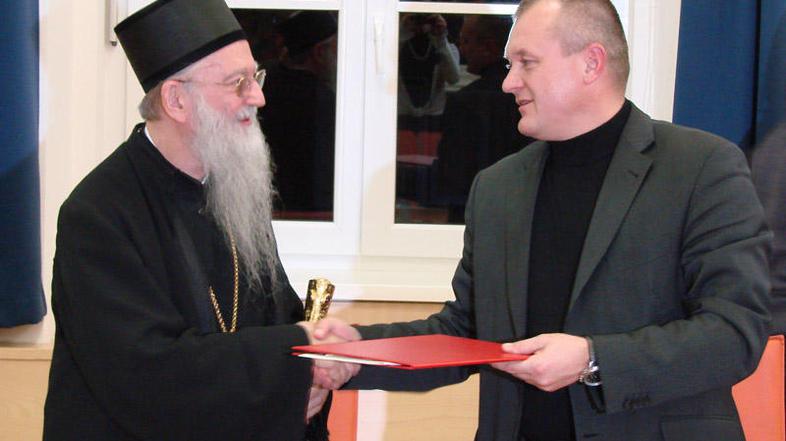 Jerej Savo Kosojević, mariborski paroh SPCOM in župan Franc Kangler. (Foto: Žurn