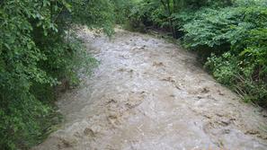 Reke so sicer narasle, a na srečo ne čez kritično mejo in zato niso poplavljale.