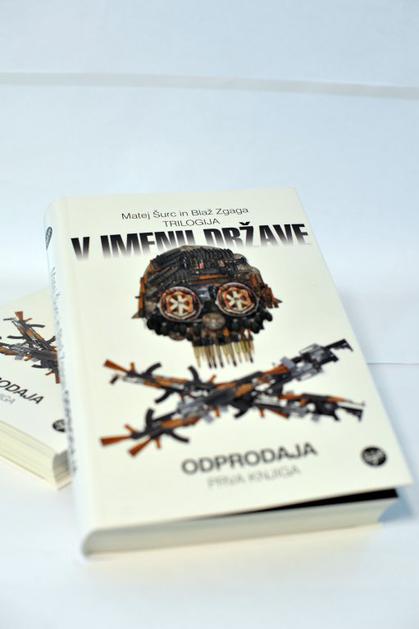 knjiga V imenu države