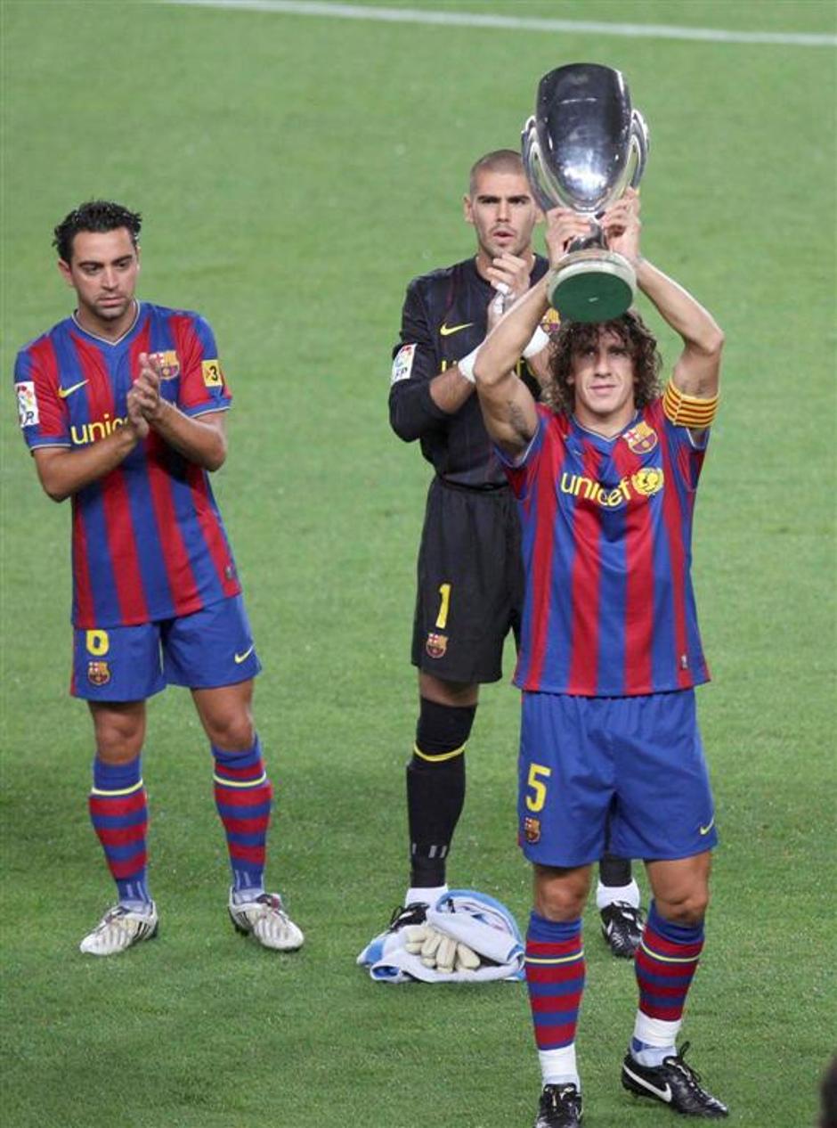 Xavi Valdes Puyol superpokal pokal trofeja Barcelona Sporting Gijon Liga BBVA Šp | Avtor: EPA