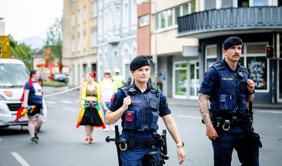 Policista poškodovana med aretacijo