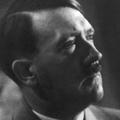 Družinsko življenje Hitlerja naj bi bilo vir globokih diktatorjevih travm. (Foto
