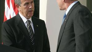 Odstop Mika Johannsa je le eden v vrsti odhodov visokih članov Busheve administr