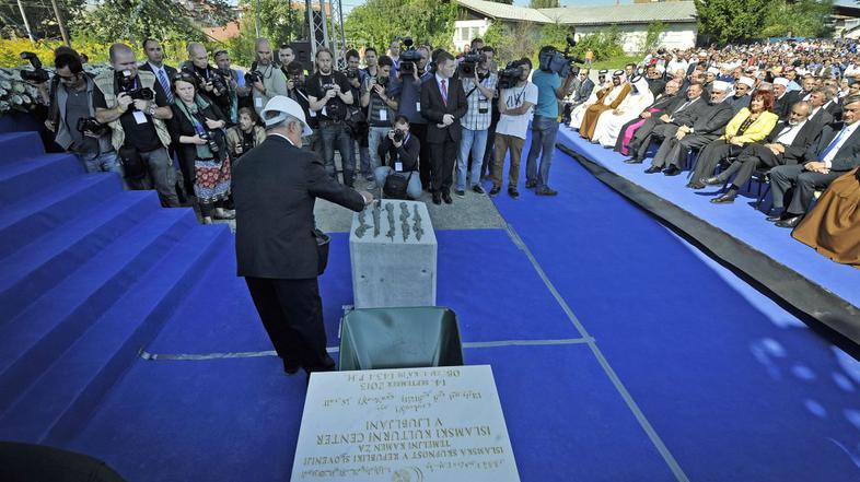 Polaganje temeljnega kamna za džamijo