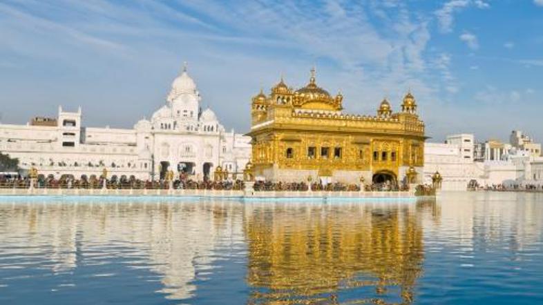 Koliko potovanj v Indijo bo odpovedanih zaradi terorističnih napadov v Mumbaju?