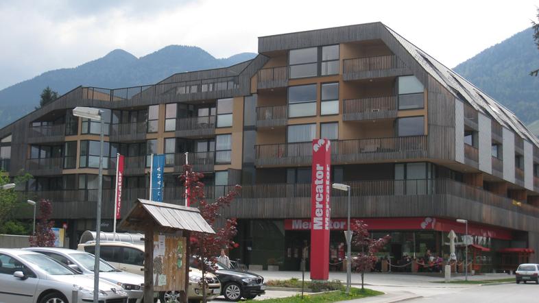 Družba Gradis skupina G je v trgovsko-stano-vanjskem objektu v Bohinjski Bistric