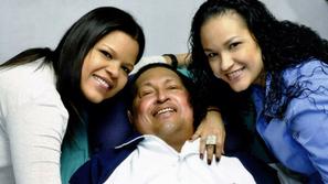 Chavez v bolnišnici s hčerama
