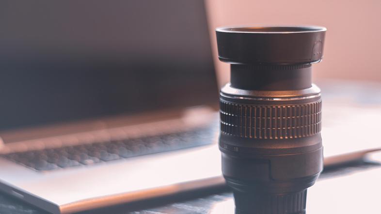 Fotoaparat in prenosnik