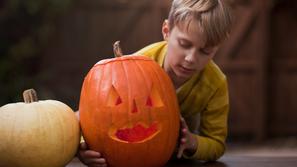 Noč čarovnic, buča, otrok