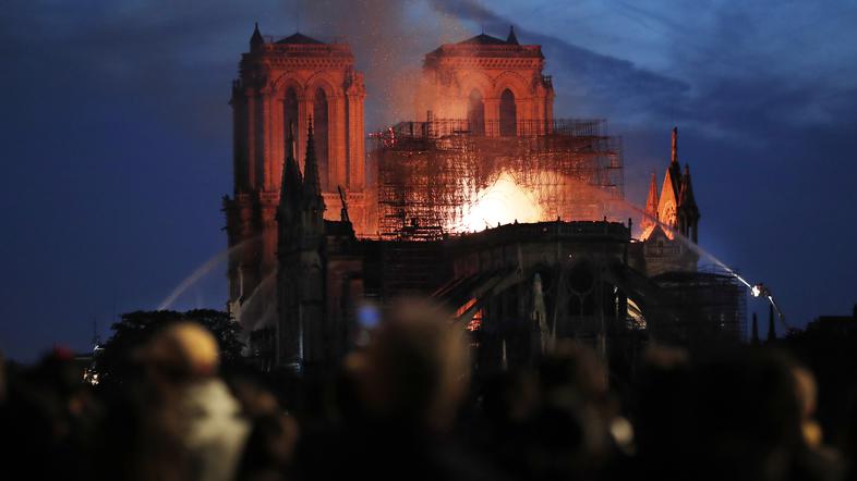 Notre-Dame požar