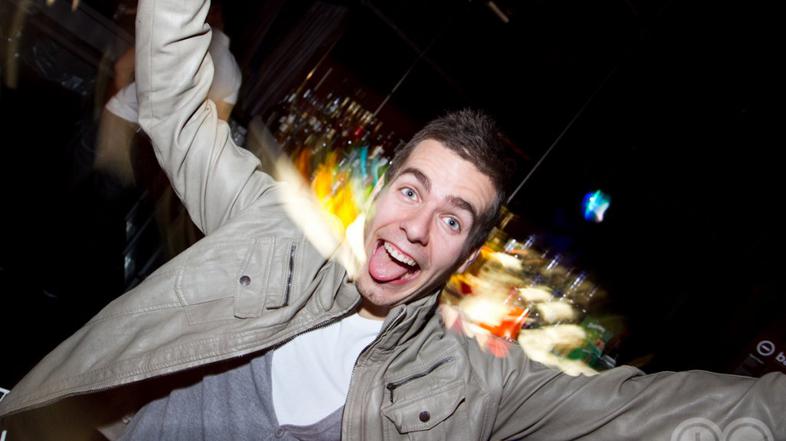 Študenti noreli vse do jutra