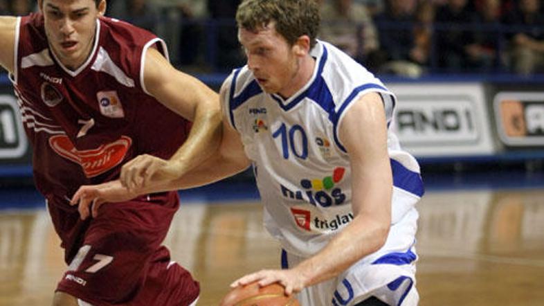 Jack Ingram se po avanturi na Poljskem vrača pod slovenske obroče.