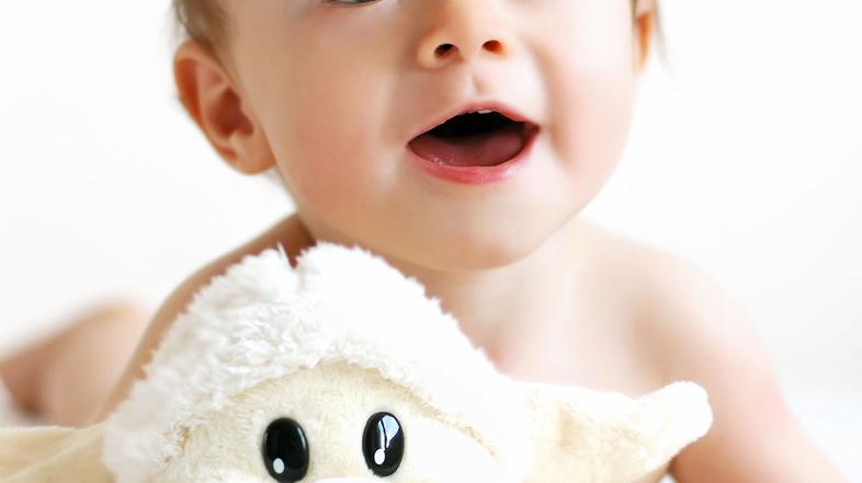 Najbolj dojemljivi za znake so otroci od 8. meseca, prve znake po navadi pokažej