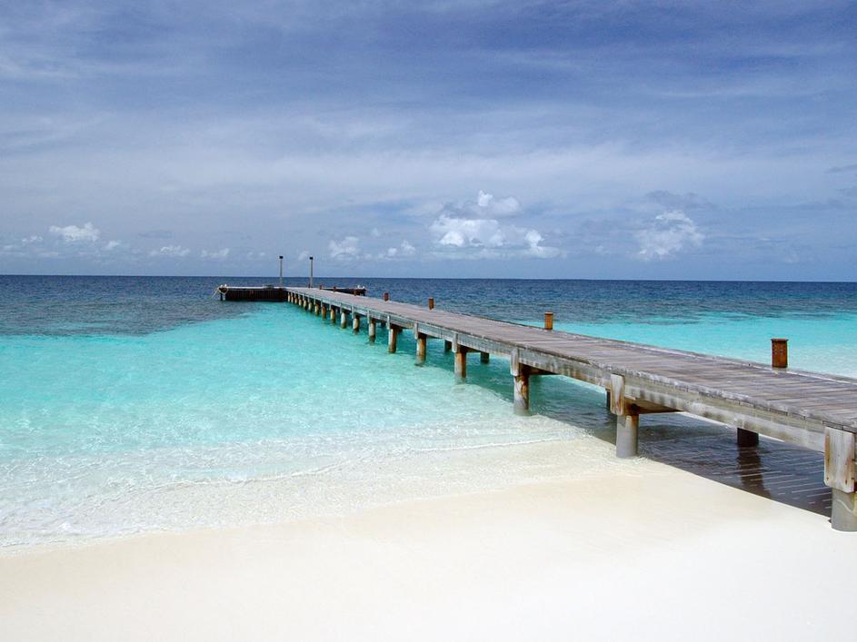 Modrina in pesek Maldivov ... (Foto: Shutterstock)