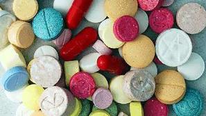 Policisti prijeli trojico iz Kamnika, ki je preprodajala amfetamin, benzilpipera