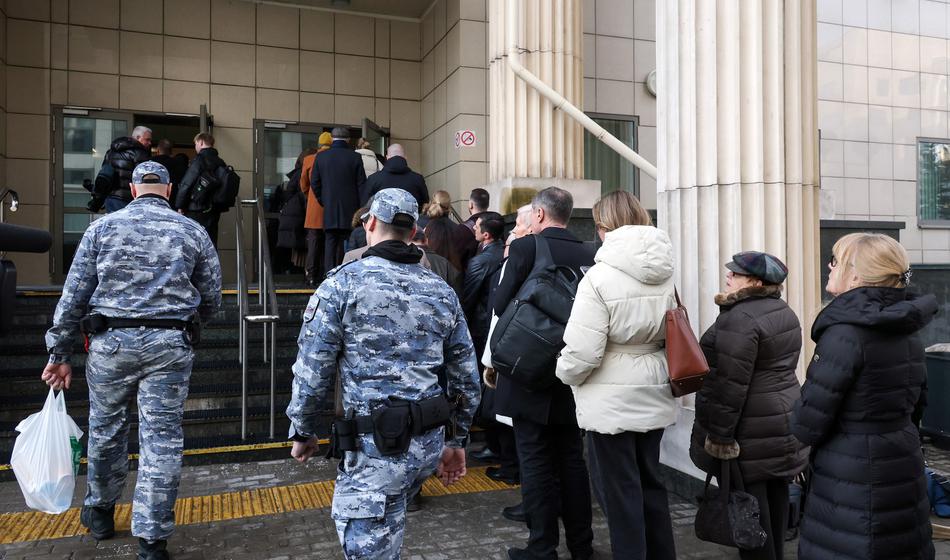 Omrežni mrk: Možno le plačilo z gotovino, izpad priljubljenih aplikacij