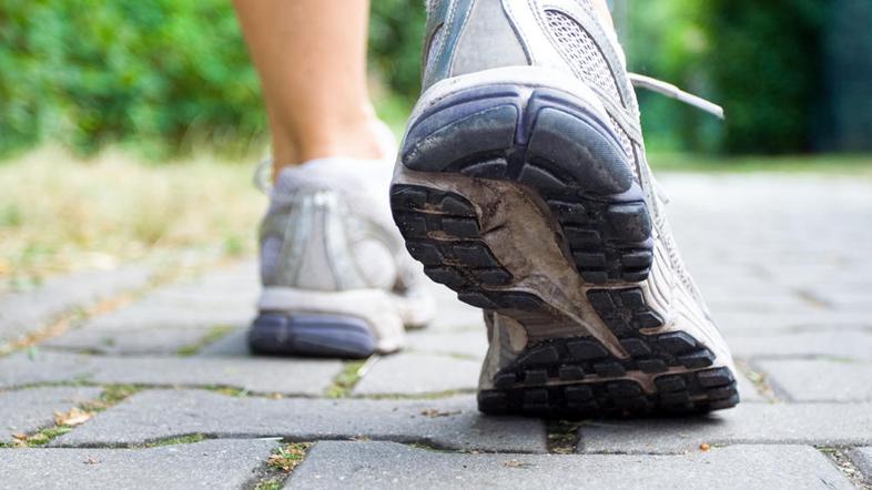 pločnik, hoja, superge