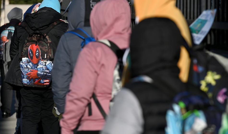 Dijaki zaradi ledeno mrzlih učilnic protestno zapustili šolo