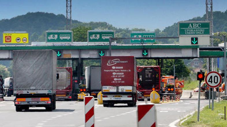 Avtoprevozniki naj bi za zdaj pristali na ponujeno znižanje cestnin.