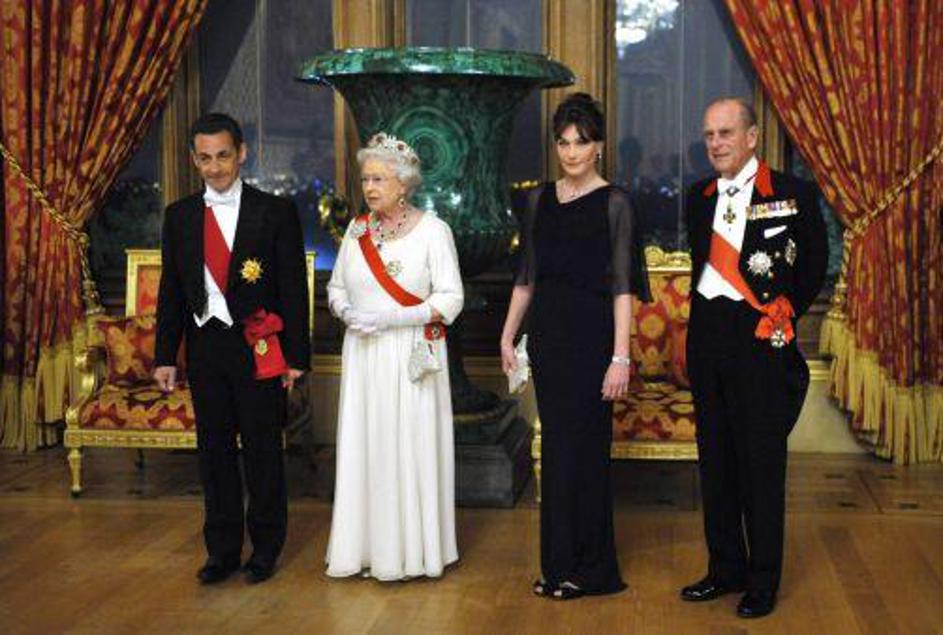 Angleški tabloidi Brunijevo že razglašajo za novo lady Di.