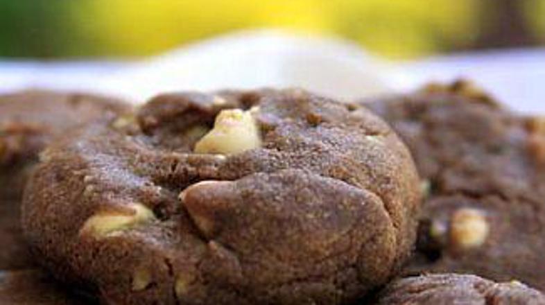 Ameriška klasika tokrat z belo in temno čokolado