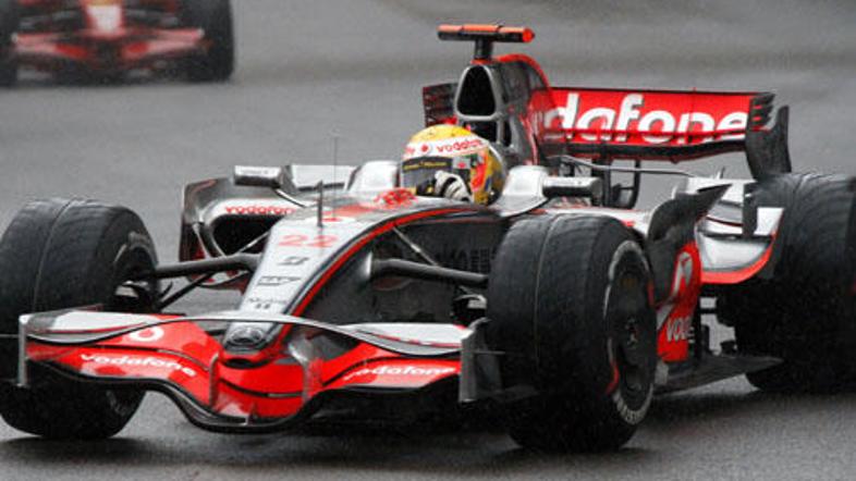 Najzanimivejšo dirko sezone je dobil Lewis Hamilton.