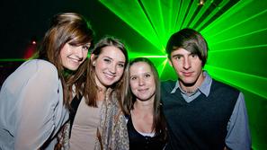 Extreme upihnil prvo svečko