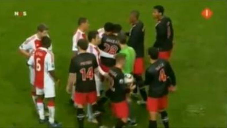 Trenutek ugriza v sodnikovem podaljšku ... (Foto: As.com)